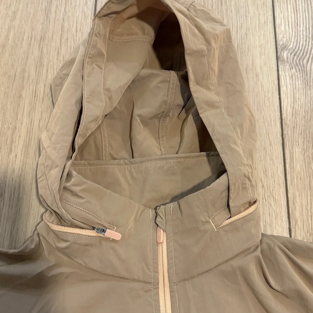 Lululemon Hooded Windbreaker Jacket never worn - Picture 2 of 6